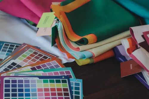 Abbinamento Colori Vestiti: le Regole dei Sarti