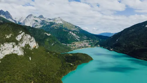 Spiagge Lago di Molveno: guida completa 2026