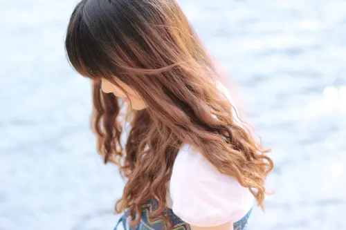 Onde capelli senza piastra: metodi e tecniche
