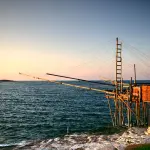 Costa dei Trabocchi: pedalare tra le macchine da pesca