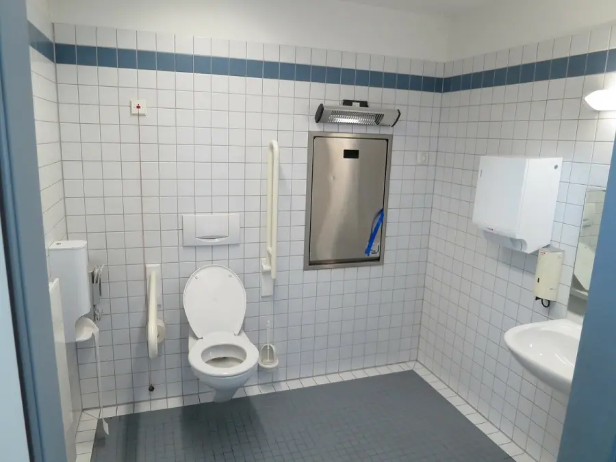 Arredo bagno per persone con handicap: quali ausili servono?