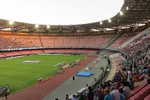 Calcio Napoli, prezzi biglietti stadio San Paolo fanno infuriare i tifosi