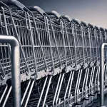 Carrello della spesa, forti rincari per pasta e frutta