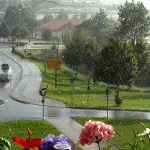 Partenze e rientri dalle vacanze, 3 italiani su 4 seguono le previsioni meteo