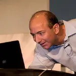 Comprare su Amazon rende il fondatore Jeff Bezos sempre più ricco