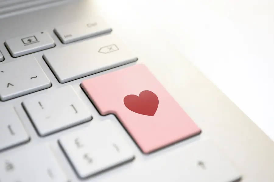 Dating online: il focus sulla personalizzazione e sul microtargeting