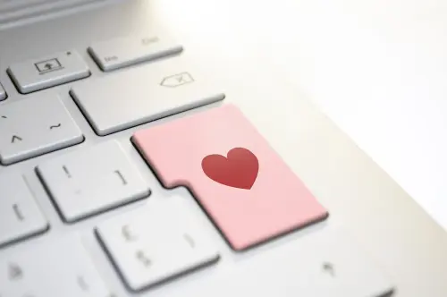Dating online: il focus sulla personalizzazione e sul microtargeting