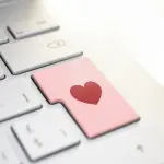 Dating online: il focus sulla personalizzazione e sul microtargeting