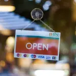 Negozi aperti domenica, Governo italiano accelera sulle chiusure nei festivi