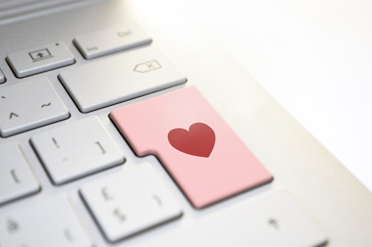 Dating online: il focus sulla personalizzazione e sul microtargeting