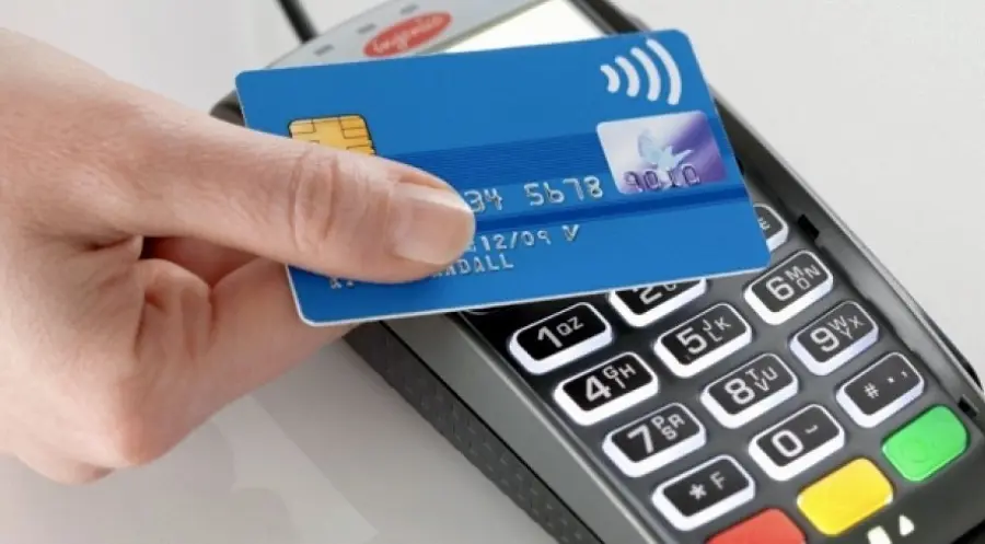 Pagamenti con carte di credito, UE blocca costi extra