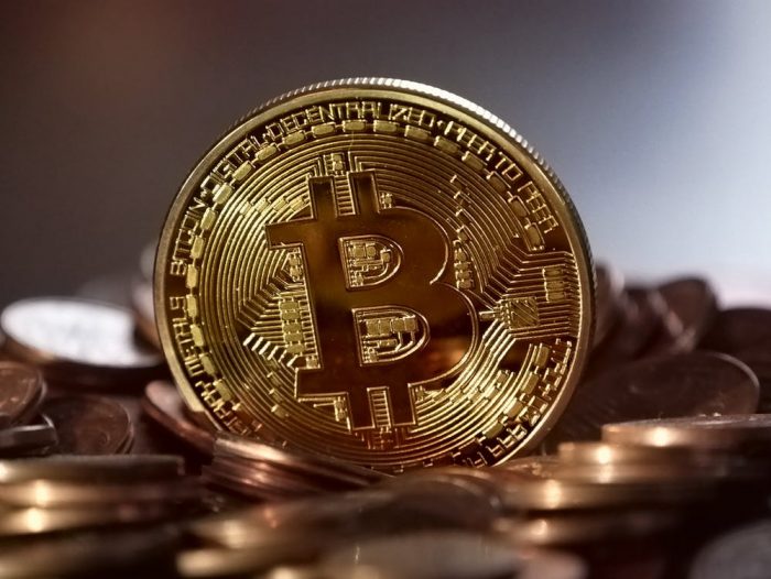 Bitcoin, caduta libera per la criptovaluta: colpa della Cina e di Jp Morgan?