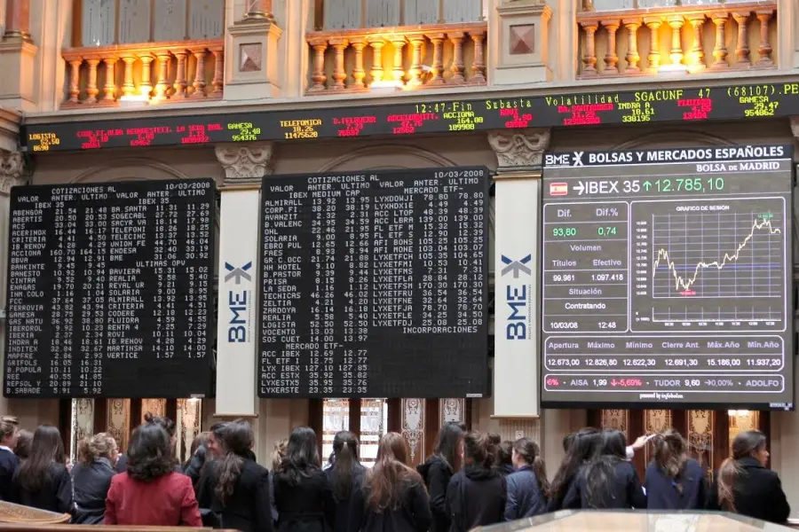 Borse contrastate, Madrid paga l’effetto Catalogna