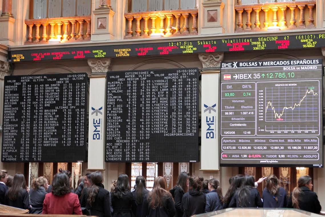 Borse contrastate, Madrid paga l’effetto Catalogna
