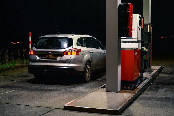 Benzina, gasolio e metano: nuove sigle per i carburanti, tutte le info