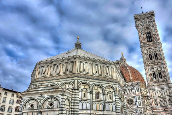 Viaggi in Italia, ospiti stranieri aumentano, enogastronomia e outdoor le tendenze