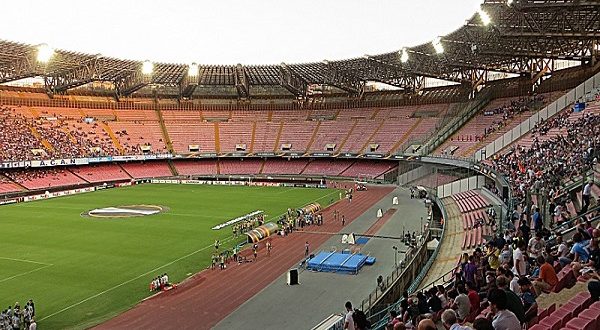 Calcio Napoli, prezzi biglietti stadio San Paolo fanno infuriare i tifosi