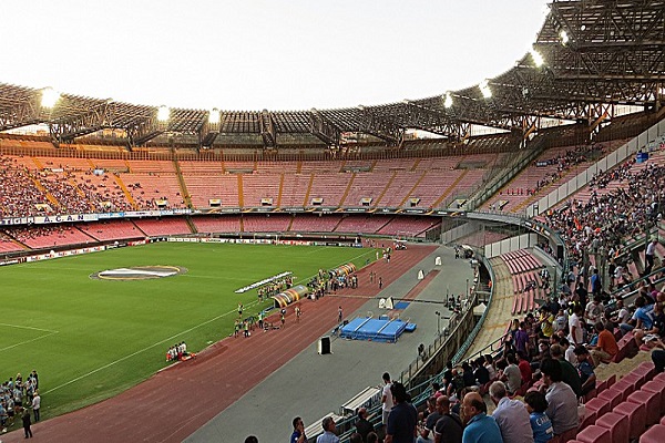 Calcio Napoli, prezzi biglietti stadio San Paolo fanno infuriare i tifosi